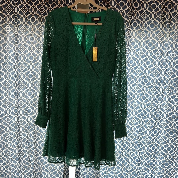Alexia Admor long sleeved green lace dress. NWT. Size 8 - Picture 4 of 9